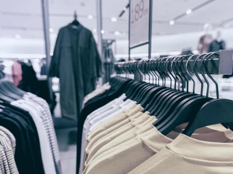 ¿Cuál es la diferencia entre QC y QA en textiles?